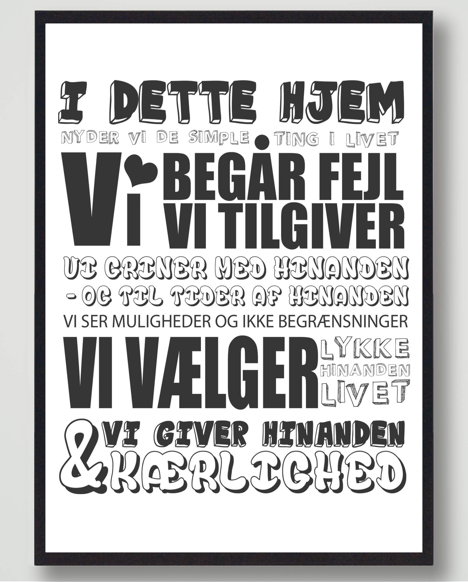 Dette Hjem Nyder Livet Plakat - Plakatdyr.dk Plakater