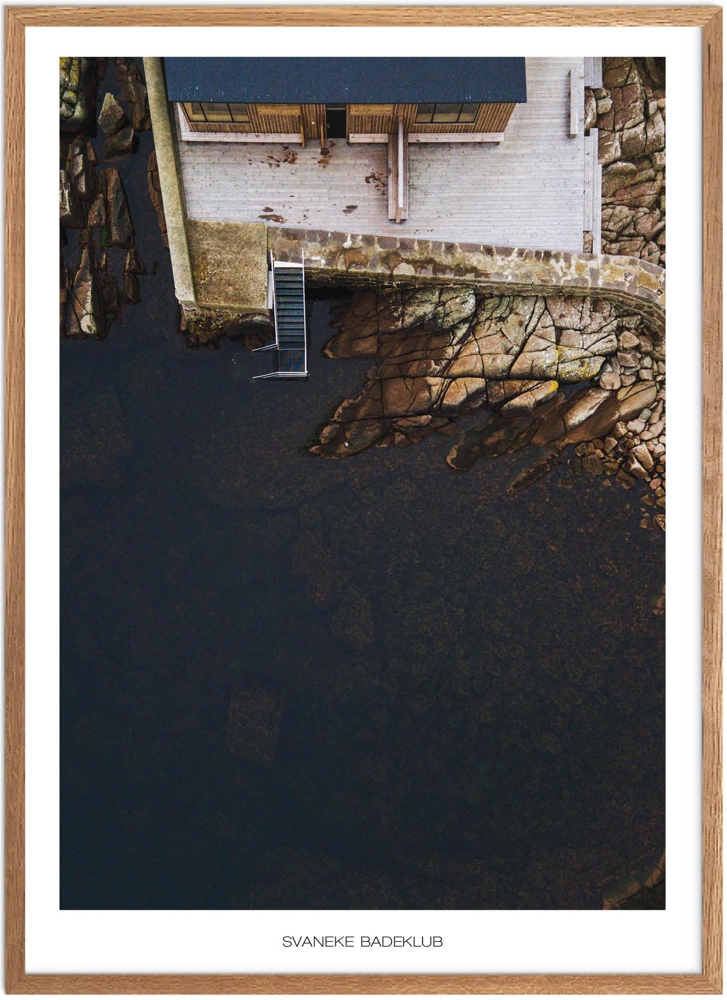 Plakat Svaneke Badeklub Naturplakat Plakater Bornholm Plakat Plakatsnedkeren Drone Plakater - Plakatsnedkeren Plakater